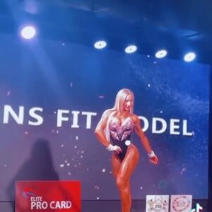 Nicole Moreno Instagram - Mi último campeonato de muchos 🏆🥇#fitmodel 
Que increíble como puede cambiar tu mente y tu cuerpo con la Alimentación y el entrenamiento 💪💕 Amoooooo!. Orgullosa de quien fui, soy y seré 😘