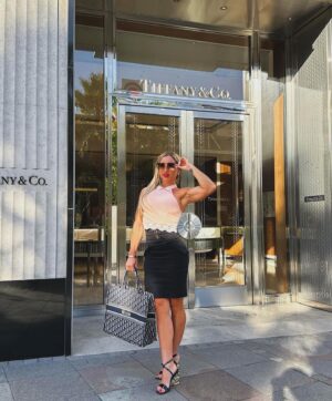 Nicole Moreno Instagram - Todo tiene su tiempo y lugar 👐🏻✨ 
#moda #tendencia #outfits #jueves