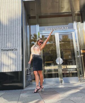 Nicole Moreno Instagram - Todo tiene su tiempo y lugar 👐🏻✨ 
#moda #tendencia #outfits #jueves