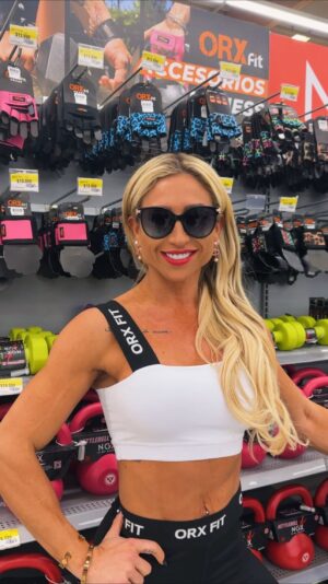 Nicole Moreno Instagram - 😍 Llegar a mi cuerpo soñado se volvió mucho más fácil cuando aprendí a comprar lo correcto 🫶🏽

Y ahora te lo muestro a ti 😊

🤩🙌🏽 Lo que más me gustó fue encontrar mis guantes favoritos de @orxfit en el @lider_cl de Vitacura que voy siempre

También, los pueden encontrar en lider.cl y son increíbles 🥰

Los recomiendo mil!! 💞

#fy #fyp #parati #viral #chile #gymlifting #workout #training #fashion #trend #gym #workout #gimnasio #saludable #entrenamiento