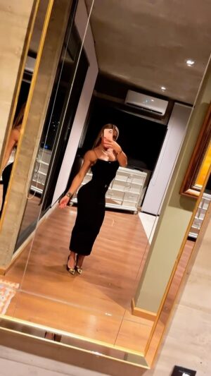 Nicole Moreno Instagram - Primera grabación 🎥 se viene una linda sorpresa 🧑‍🍳 
#outfit #moda #tendencia #tv #fitnessmodel