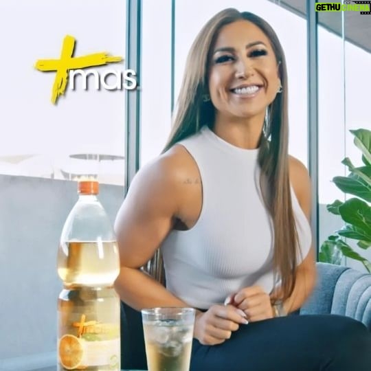 Nicole Moreno Instagram - Así que ya saben, @nicolelulichile quiere todo lo rico del ju go de na ran ja, pero de la mano de la nueva MAS Naranja 👀😎🔥🍊 Pruébala y disfrútala sin peros, porque tiene 0% azúcar añadida #DisfrutaMAS