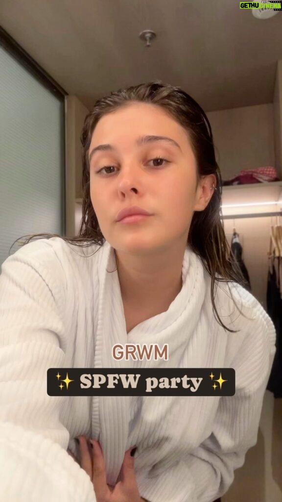 Nicole Orsini Instagram - grwm pra ir pra festa do SPFW 🖤 no meu cantinho favorito de são paulo; @pulsohotel já to com saudade, SP 😫