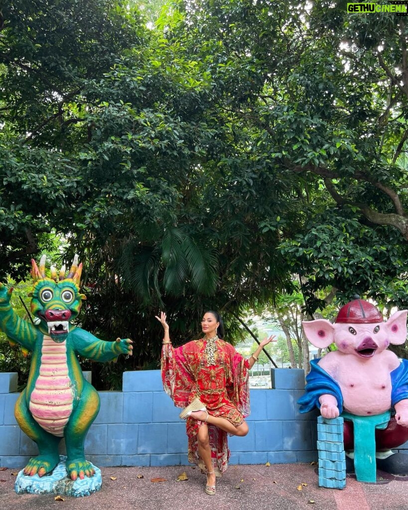 Nicole Scherzinger Instagram - What u didn’t see from my camera roll in Singapore 👀🇸🇬