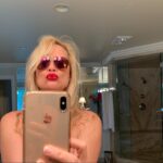 Nicollette Sheridan Instagram – Picking a good red…
#lipstick Might have to come up with my own line 😜 If you can guess the brand and color…I’ll send it to you!!! 💋💄💋