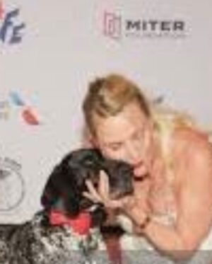 Nicollette Sheridan Instagram - My darling @k9_buda, Thank you for your courage and bravery and of course your love and dedication to your daddy and your country…I loved snuggling with you on the carpet before presenting your well deserved 2023 Military Hero Dog Award. I hope to relax and play ball with you one day…until then, be safe and know you are appreciated and loved! ❤️ @americanhumane @herodogawards @thebreakers