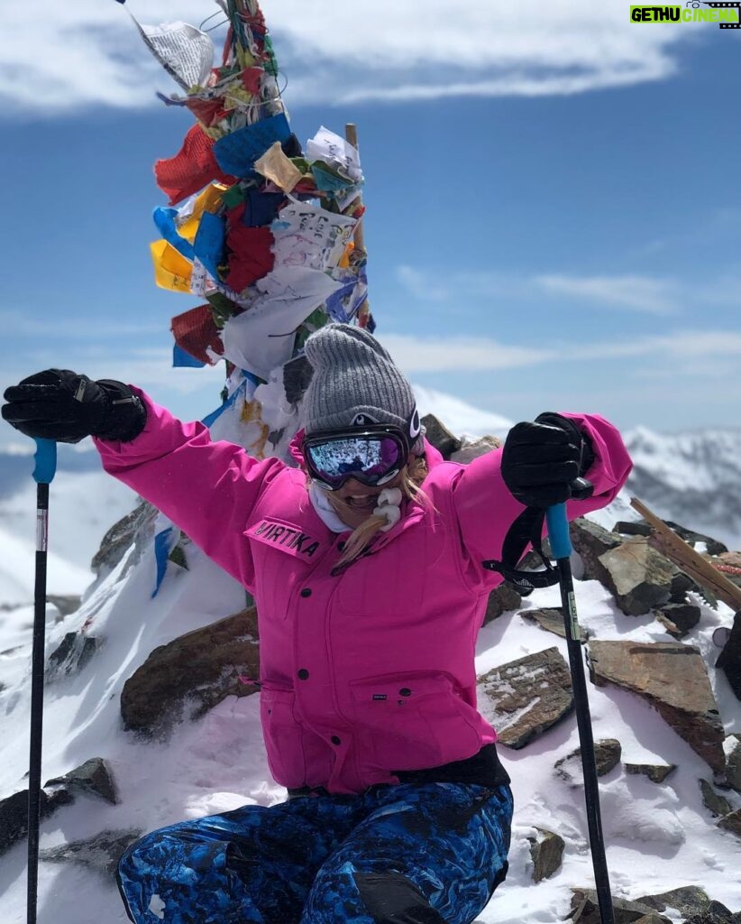 Nicollette Sheridan Instagram - Reaching new pinnacles! We all have our mountains to climb... My mother and I want to thank you for your well wishes, kindness and support...you touch our hearts constantly ❤️❤️