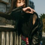 Nikki Hsieh Instagram - 一直很欣賞塗鴉的藝術風格 看似隨性但充滿戲劇性的張力 這種不拘的生猛力量   總是特別吸引我的目光 在低調中加上塗鴉的線條與色彩 讓我也成為平常街上的一抹風景吧 @agnesb_officiel #agnesb #agnesb_tw #agnesbfemme #agnesb_officiel