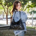 Nikki Hsieh Instagram - 靜靜地坐在公園享受著暖冬的夕陽 我想這就是冬天的小確幸吧 ❤️ @givenchy #givenchy #givenchyvoyou #紀梵希微風南山限定店