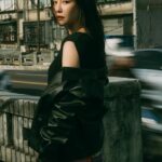 Nikki Hsieh Instagram - 一直很欣賞塗鴉的藝術風格 看似隨性但充滿戲劇性的張力 這種不拘的生猛力量   總是特別吸引我的目光 在低調中加上塗鴉的線條與色彩 讓我也成為平常街上的一抹風景吧 @agnesb_officiel #agnesb #agnesb_tw #agnesbfemme #agnesb_officiel