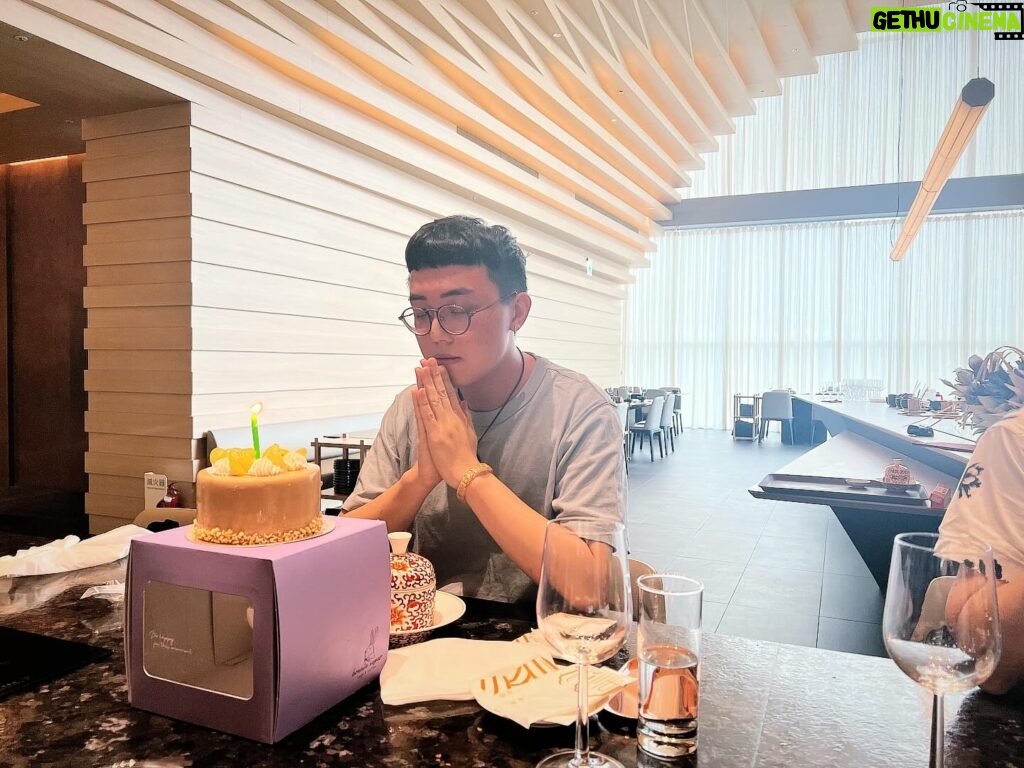 Nikki Hsieh Instagram - 母親節快樂& @bencheng512 25歲生日快樂🎂