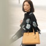 Nikki Hsieh Instagram - 整個冬天與春天用好多時間和力氣 完成了一個嚴肅以待的角色 和她暫別時 我決定換上一個輕盈的新面貌 帶著煥然一新而且更柔軟細緻的#PradaGalleria 回歸自己的世界 那些真摯的情感與過程   我都好好收藏起來 一起迎接新的未知體驗 一點一點揉合出更進化的自己 @prada #pradagalleria