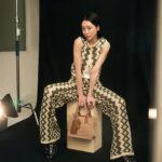 Nikki Hsieh Instagram - 在鎂光燈前 我扮演不同的角色 投入自己 希望創作出各種光采演繹不同風貌 在生命中 自己就是最重要的角色 態度、品味、價值觀，組成獨一無二的我 盡情揮灑 每個人都是自己生活中的藝術家 @SandroParis #SandroParis #SpringSummer24 #SS24