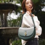 Nikki Hsieh Instagram - 在綠意中細細品味身邊流動的陽光 享受屬於自己的恬適美好 @burberry #burberry #rockinghorse