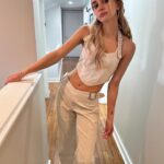 Nikki Roumel Instagram - Staying in or going out? Outfit from @iamgia 🤍