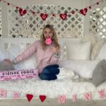 Nikki Roumel Instagram - Happy Valentines Day! Spread love not hate xo 💗💞
