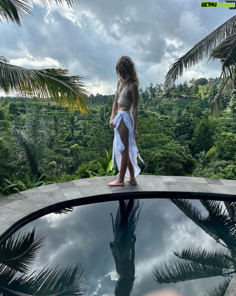 Nikki Roumel Instagram - H2wh0a 🌊 Bali was beautiful 💛