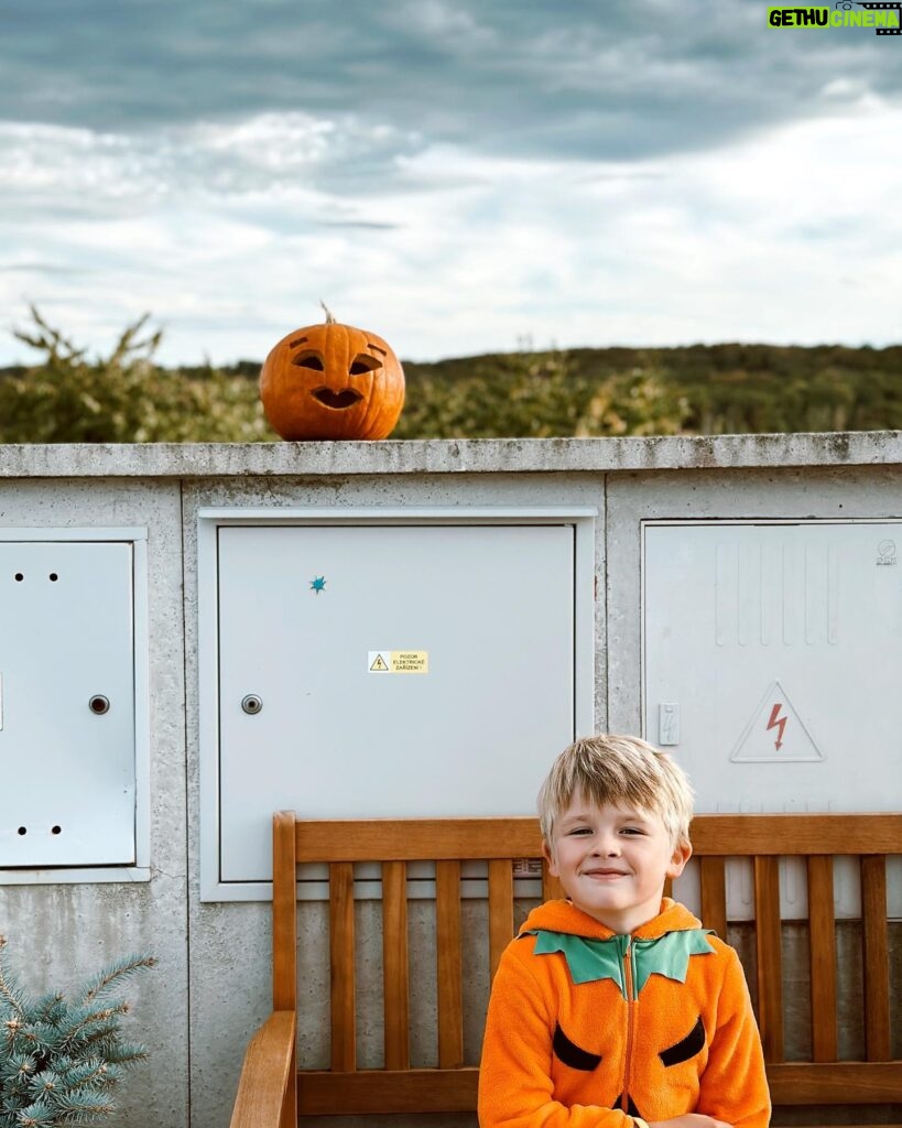 Nikol Štíbrová Instagram - #tb Lánské dýňořezání a taky asi poslední teplej den tohodle roku. S láskou budem vzpomínat:)