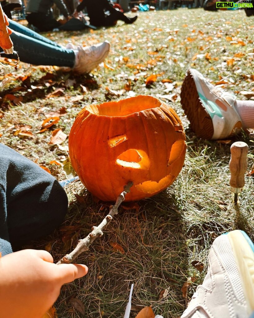 Nikol Štíbrová Instagram - #tb Lánské dýňořezání a taky asi poslední teplej den tohodle roku. S láskou budem vzpomínat:)