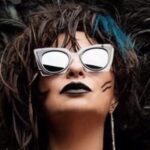 Nilgün Belgün Instagram - “Bir şey seni mutlu ediyorsa başkalarına mantıklı gelmek zorunda değil” Bu cümle benim hayat felsefemdir. Çünkü hayatımın hiçbir dönemini başkaları” ne der?” “Ne düşünür?”diye yaşamadım. Örneğin bu fotoğrafı çektirirken bile:)) “Dışım latin içim Rock “ röportajımdan #hürriyet #ayşearman