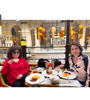 Nilgün Belgün Instagram - Kahvaltı mutluluktur😍🍀🧿