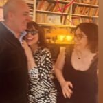Nilgün Belgün Instagram - İstanbula gelir gelmez Teşvikiye’deki en sevdiğim mekana geldik.Büyükadalı can arkadaşım @yamanvuran ın @laviecafeistanbul 🫶🏻🫶🏻🫶🏻 @secilnautilus İstanbulda bayramı geçirmeye bayılırım💙Sanki tamamen bana aitmiş gibi sessiz,sakin ,derin ve cazibeli🥰🥰🤩