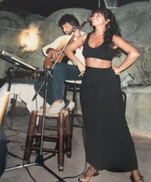 Nilgün Belgün Instagram - #tbt Geçmiş zaman olur ki…
Marmaris Martı Otel 90 lar