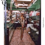 Nilperi Şahinkaya Instagram - Kendisi olmaktan korkmayan ve attığı cesur adımları hayranlıkla izlediğimiz @nilperi ile İstanbul sokaklarında retro bir yolculuğa çıktık. “Cesaret” temalı 10. sayımızın Pervasız Nostalji başlığı altında Nilperi Şahinkaya’yı; her koleksiyonuyla ayrı bir hikâye anlatan Generation78’in kurucusu @oralinko tasarımlarıyla ağırladık. Genel Yayın Yönetmeni/Editor of Chief: @selimcancelik & @iremsent Yayın Direktörü/Publishing Director: @ebubekir.elkatmis Fotoğraf/Photography: @adlinmesut Fotoğraf Asistanı/Photography Assistant: @mansurturkistani Styling: @billge Styling Asistanı / Styling Assistant: @baristasd Saç/Hair:@remziates Saç Asistanı / Hair Assistant: @rojinbotaann Makyaj/Make-Up: @cananhzl Prodüksiyon/Production: @mugesarioglu @mrcashotels'e teşekkürlerle #MQ10 #MagnetQuarterly #CesaretSayısı #CourageIssue