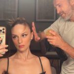 Nilperi Şahinkaya Instagram - bir galanin daha sonundaki after party'nin de sonuna geldik⚡️ayzek'in de dedigi gibi, "biz gemiciyiz baba, sag saglim yanasiriz yani" #donotdisturb styling @a.batuhancetin 🌹 mua @alirizaozdemir sac @feritbelli #reklam
