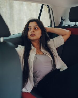Niranjana Anoop Instagram - Love story in a car ? ♥️

Chithram 📸: @merin__georg 🤗