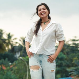 Niranjana Anoop Instagram - Vandiiii Puka Vandiii 🚂 Varunnathinte Munpe ….. 🤪 @pranavraaaj 📸 🚂Chukchukchuk🚂