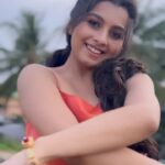 Niranjana Anoop Instagram - A very Sallaapam kind of evening 🧡 Any other Sallaapam movie fans ? 😍😍😍 @manju.warrier Our very own lady superstar was such a vision in this song !!! ♥️ @pranavraaaj 📽️ @femy_antony__ 💄 @pureallure.in 💍 #oldsongs#mollywood#classics#love#evenings#happiest#instagram#instagood#instamood #instalove