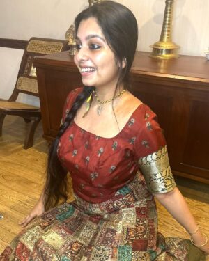 Niranjana Anoop Instagram - Onam Vanneeeee 🌸♥️ 

📸 @narayani.anoop nu grace venam thre 🤣 ennekondu ithe pattu 😈

Happppyyyyyy Onammmm