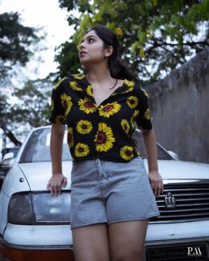 Niranjana Anoop Instagram - An evening with my favourites 💛🐝

@pournami_mukesh_photography 

@femy_antony__ 

Happy New Year 🐝