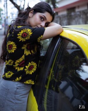 Niranjana Anoop Instagram - An evening with my favourites 💛🐝

@pournami_mukesh_photography 

@femy_antony__ 

Happy New Year 🐝
