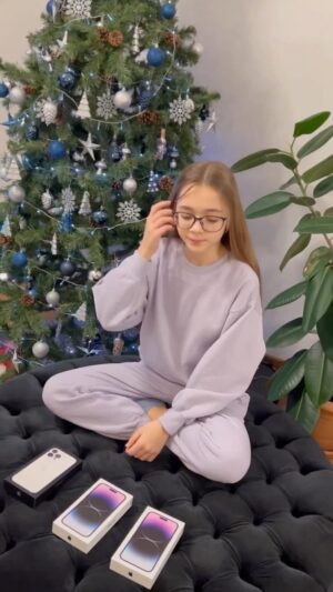Nisa Sofiya Aksongur Instagram - 📱 

#nisasofiya #iphone14promax #gürcistan