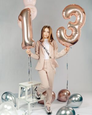 Nisa Sofiya Aksongur Instagram - Happy birthday to me🥳

Photo by @olgaboz 

#happybirthday #doğumgünü