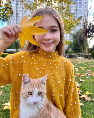Nisa Sofiya Aksongur Instagram - 🐱 💛

#nisasofiya #kedi #sonbahar #pozönerileri