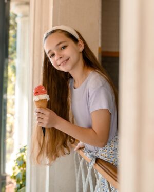 Nisa Sofiya Aksongur Instagram - 🍦 1-2-3-4? 
Photo: @elenayilmazist 

#nisasofiya #pozönerileri #outfitoftheday
