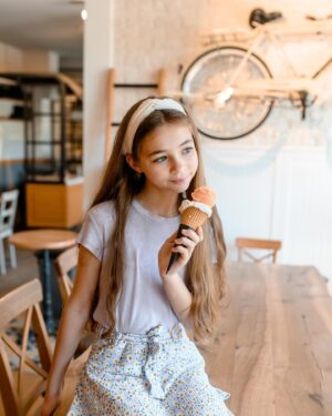 Nisa Sofiya Aksongur Instagram - 🍦 1-2-3-4? 
Photo: @elenayilmazist 

#nisasofiya #pozönerileri #outfitoftheday