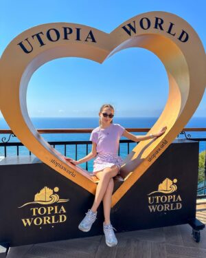 Nisa Sofiya Aksongur Instagram - Holiday dump ☺️ 1-2-3-4?

#nisasofiya #holiday #photodump