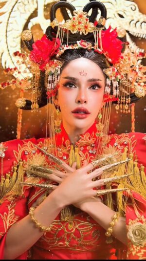 Nisamanee Lertvorapong Instagram - Chinese makeup trend from thailand🇨🇳🇹🇭
ไหนๆก็คิดให้ @davikah ล่ะ เล่นตามเองด้วย ปากงับตรงบ้าง ไม่ตรงบ้างตามสเตปนิสาสไตล์😂