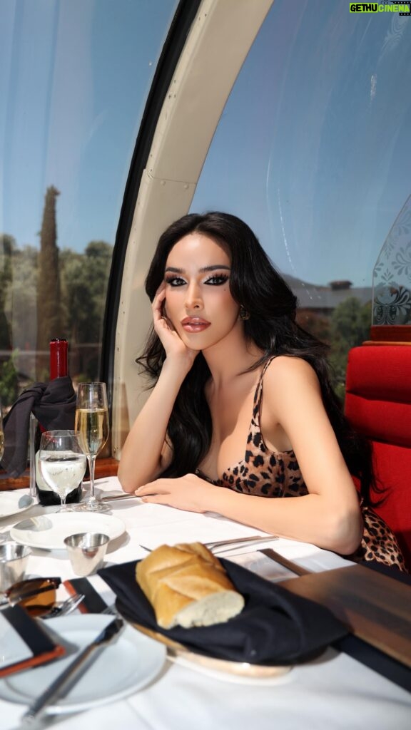 Nisamanee Lertvorapong Instagram - พาไปนั่งรถไฟไปแบบลักชูที่เมกา สวยเหมือนหลุดไปในหนังเลย!!!😍🇺🇸 #แป้งผิวใส #เคที่ดอลล์