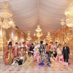 Nisamanee Lertvorapong Instagram - Hiwwhee kingdom❤️❤️❤️
เร็วๆนี้กับการทำคลิป กึ่งสารคดีหิ้วหวีที่จะเล่าที่มาที่ไปทั้งหมด พร้อมอัพเดทสมาชิคในเครือหิ้วหวีว่ามีใครบ้าง จบในคลิปเดียว (เล่ากึ่งนิทาน)🤩
@hiwwhee_official 
Location : @benedict_studio