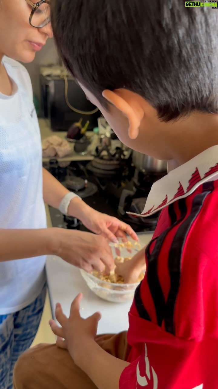 Nisha Agarwal Instagram - This morning cos I missed the memo and sent Ishaan to school a day earlier 🙈 I’m clearly too excited for school to start! Have you ever done this too? #breakfast #breakfastcookies #school #backtoschool