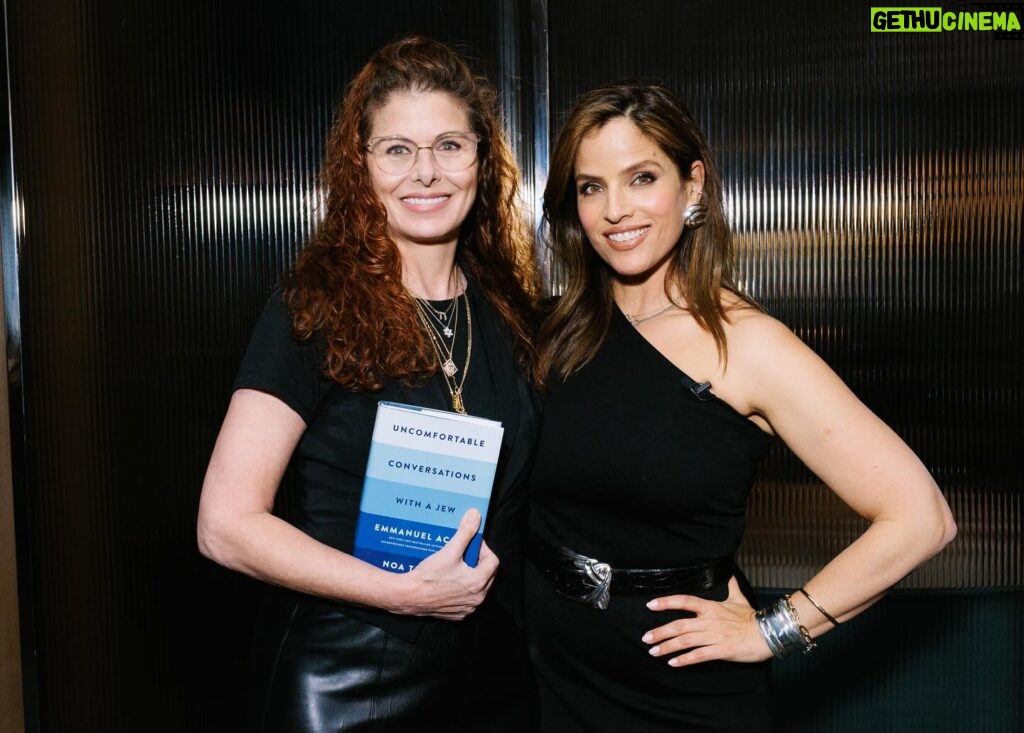 Noa Tishby Instagram - The NYC book launch of “Uncomfortable Conversations with a Jew” with @emmanuelacho. Thank you @tizzielisch for hosting us. Dress: @nililotan Make up: @lisaaharon Hair: @paulwarrenhair Style: @yaelquint