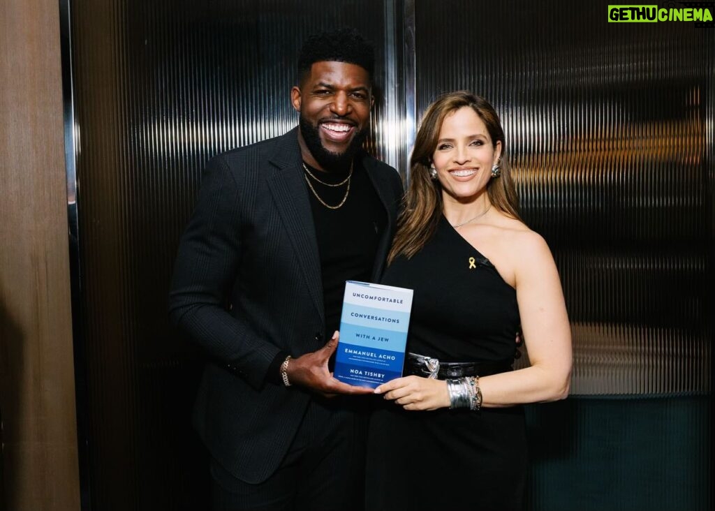 Noa Tishby Instagram - The NYC book launch of “Uncomfortable Conversations with a Jew” with @emmanuelacho. Thank you @tizzielisch for hosting us. Dress: @nililotan Make up: @lisaaharon Hair: @paulwarrenhair Style: @yaelquint