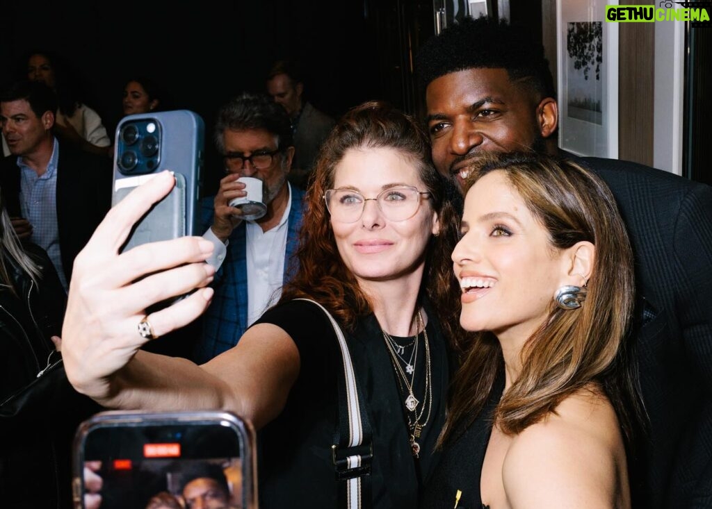 Noa Tishby Instagram - The NYC book launch of “Uncomfortable Conversations with a Jew” with @emmanuelacho. Thank you @tizzielisch for hosting us. Dress: @nililotan Make up: @lisaaharon Hair: @paulwarrenhair Style: @yaelquint