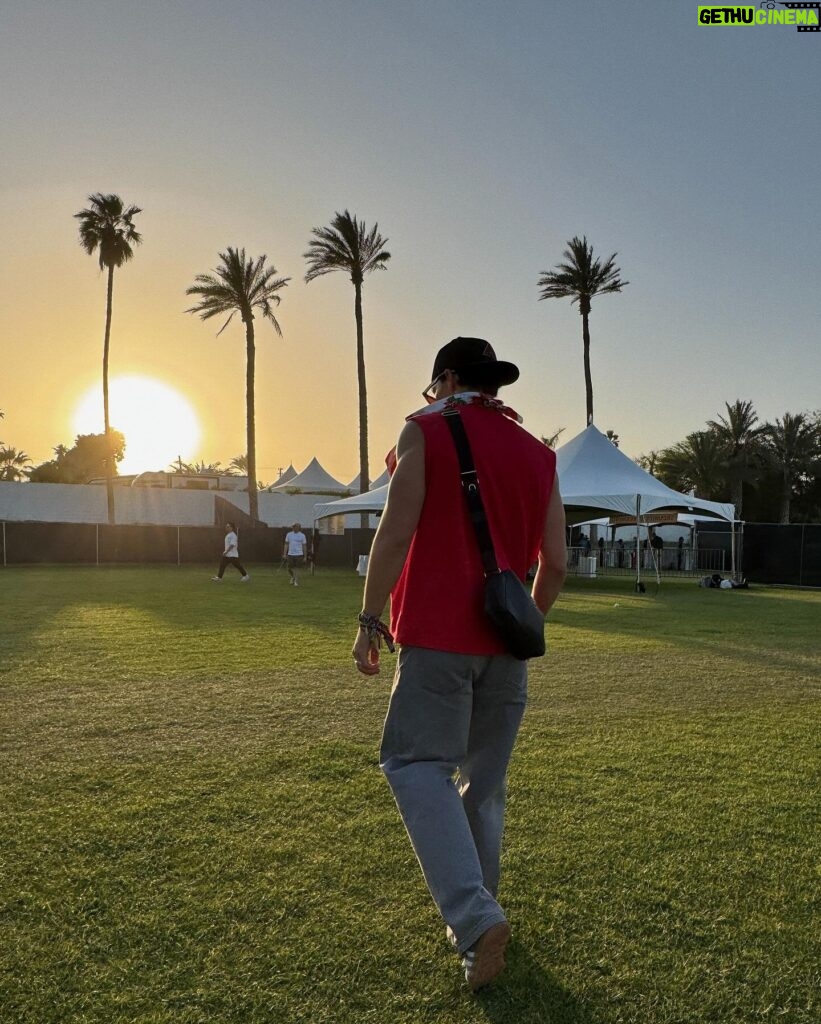 Noah Beck Instagram - one day or day one🤨 #coachella