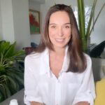 Nohely Arteaga Instagram - Feliz día para todos😁 Llegar a la etapa de madurez implica muchos cambios en nuestro organismo. Piel seca, cansancio, caída del cabello, calorones, que acaban con nuestra calidad de vida ... Esta etapa debe ser vivida al máximo como todas las que nos ha tocado vivir, disfrutando cada momento—existen terapias naturales que permiten mejorar tu calidad de vida. Visita tu Ginecólogo quien te orientará según tus necesidades Vive está etapa de tu vida a plenitud Sin calorones , sin molestias @laboratoriosfarma #laboratoriosfarma #climasoy #calorones # menopausia